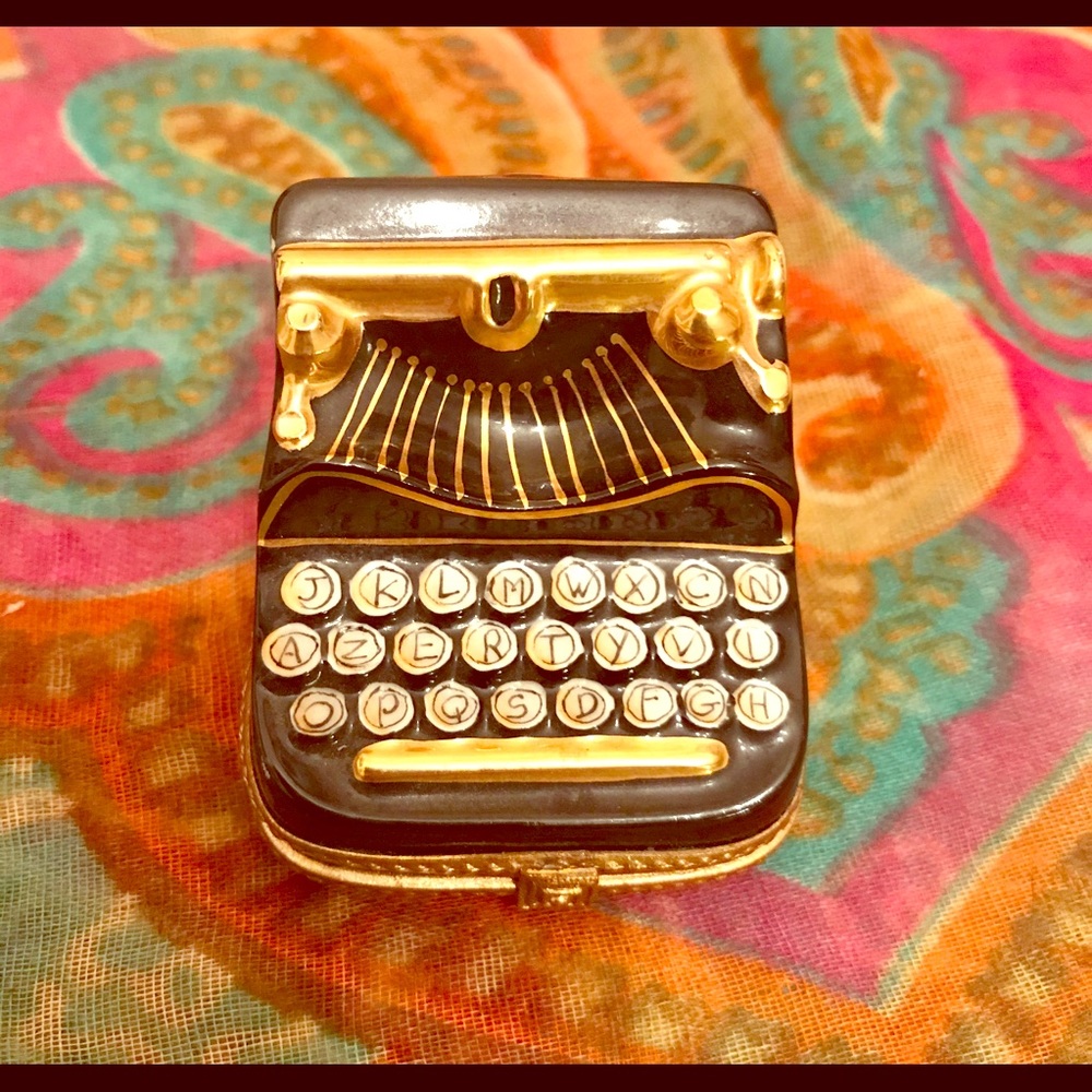 Vintage Limoges Pill Box